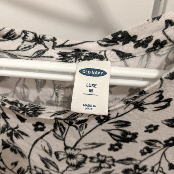 Old Navy top - Picture 3 of 3